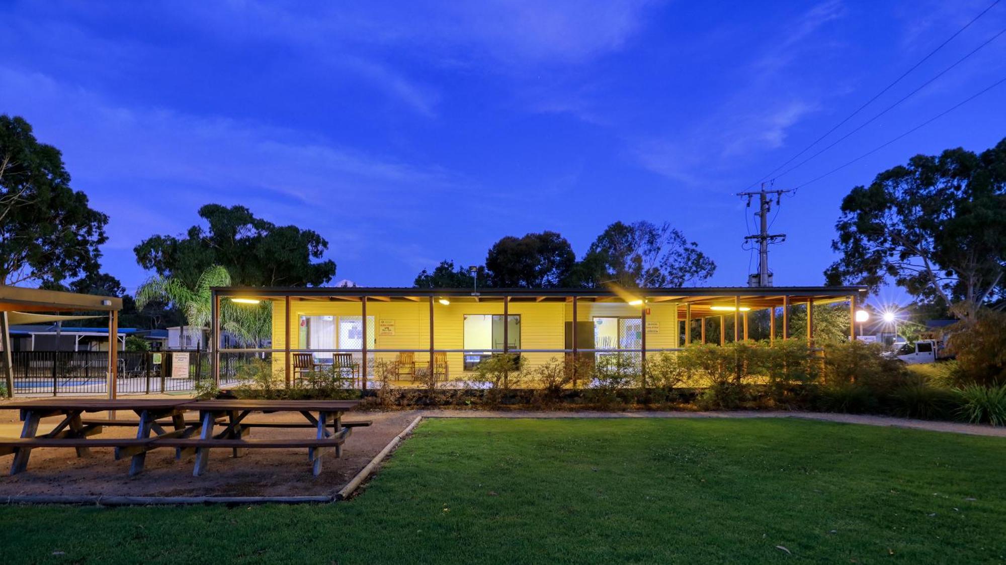 Yarrawonga Riverlands Tourist Park Buitenkant foto